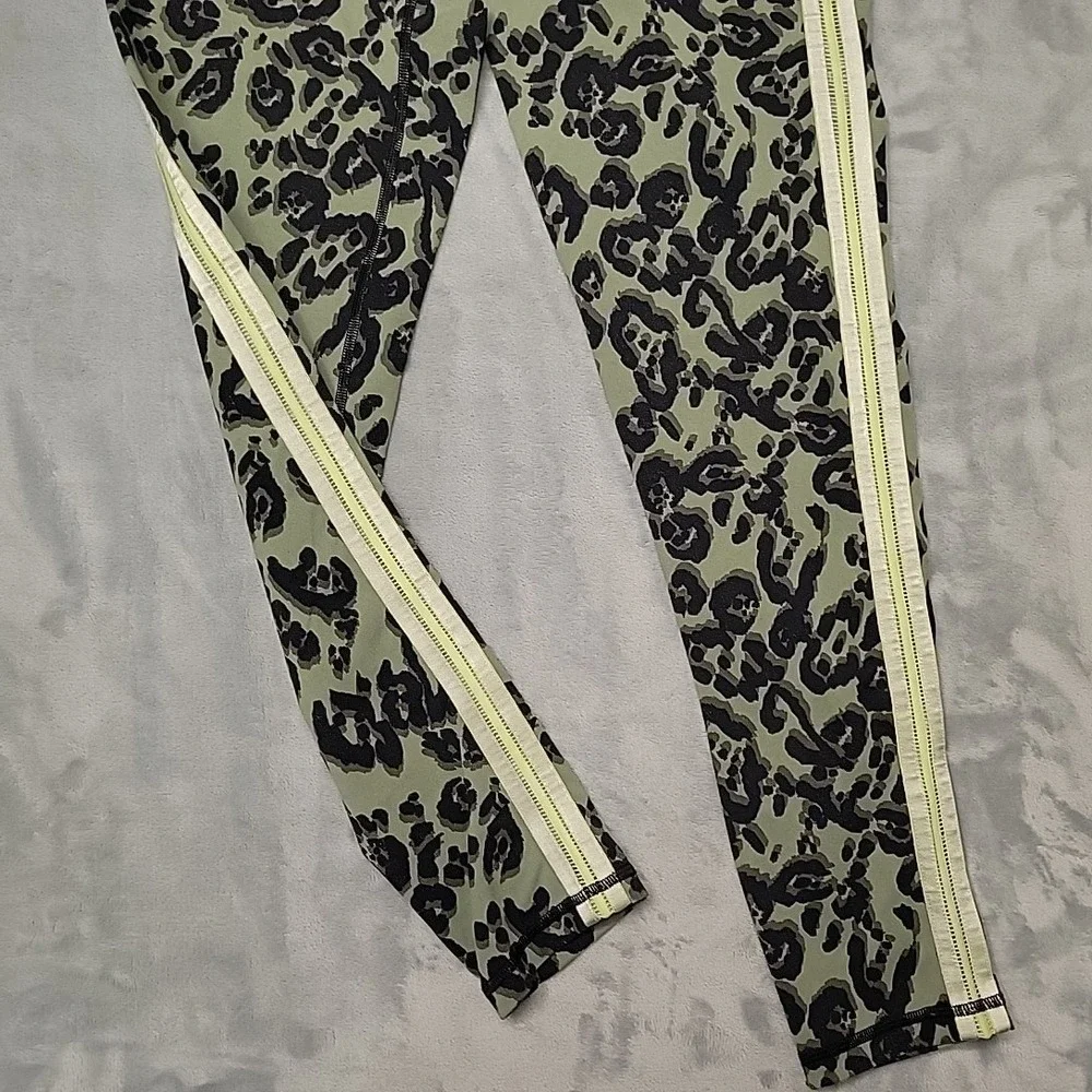 Victoria Sport Tight Womens M Green Knockout Leopard Print Side Stripe Gym Wear